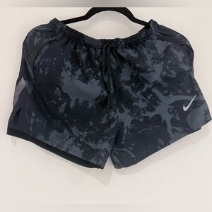 Nike Mens Black and Gray Patterned Athletic Shorts Size Small